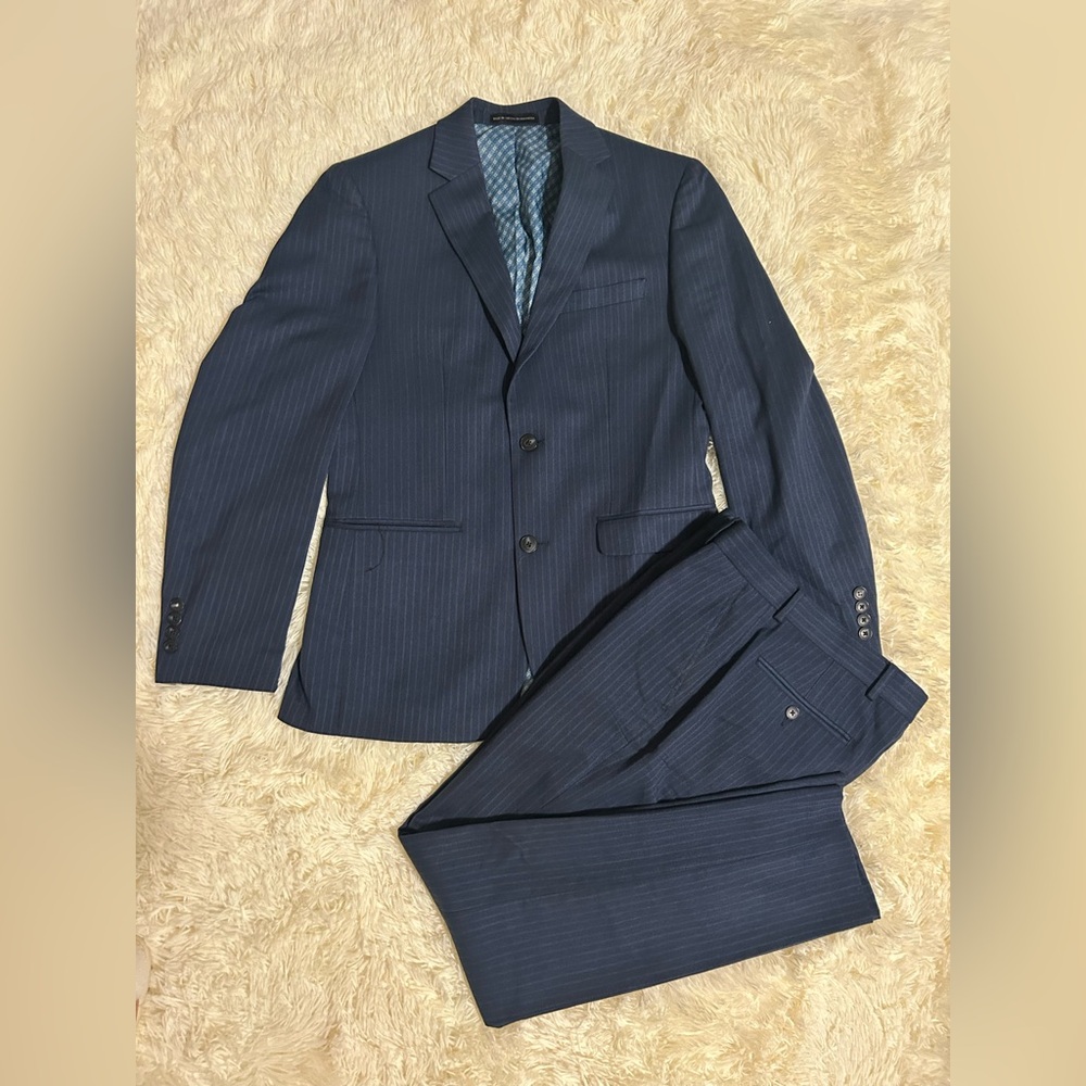 *Easter Sunday Special* Men’s 36R Pinstripe Navy Suit